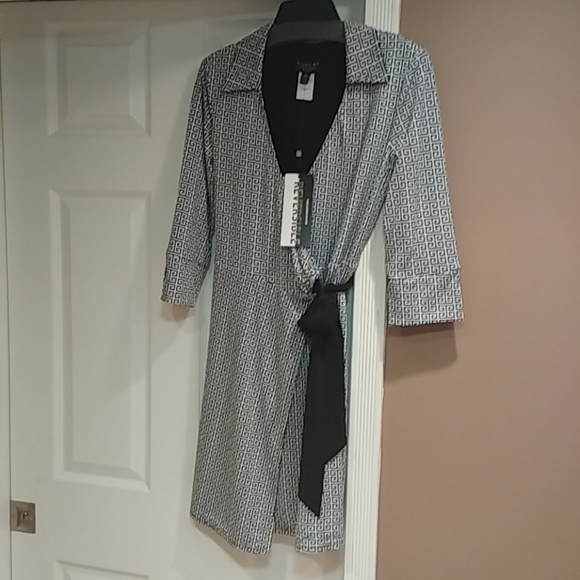New With Tags Laundry Reversible Black/White Wrap Dress - Picture 2 of 5